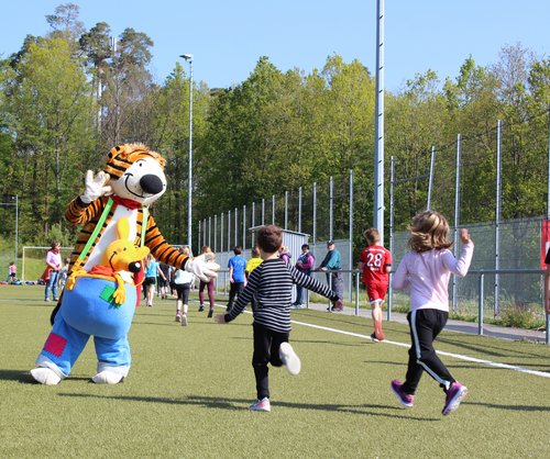 Maskottchen Beuteltiger Julius und Kängurufreundin Lisette