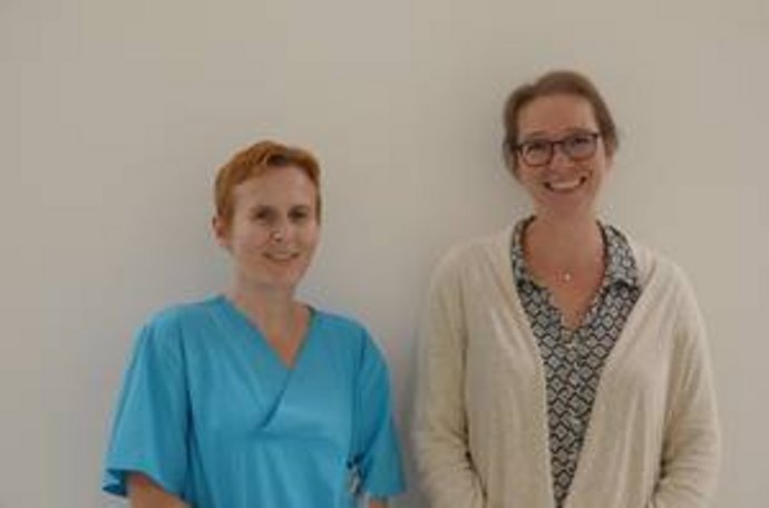v.l. MS-Nurse Nicole Harder, Dr. Schober (rechts)