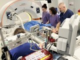 Interdisziplinäre Behandlung und Diagnostik eines schwerverletzten Patienten im Schockraum II u.a. mit dem Spektralcomputertomographen (Würth-CT).
