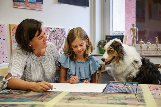 Therapiehund Nala bei der Arbeit